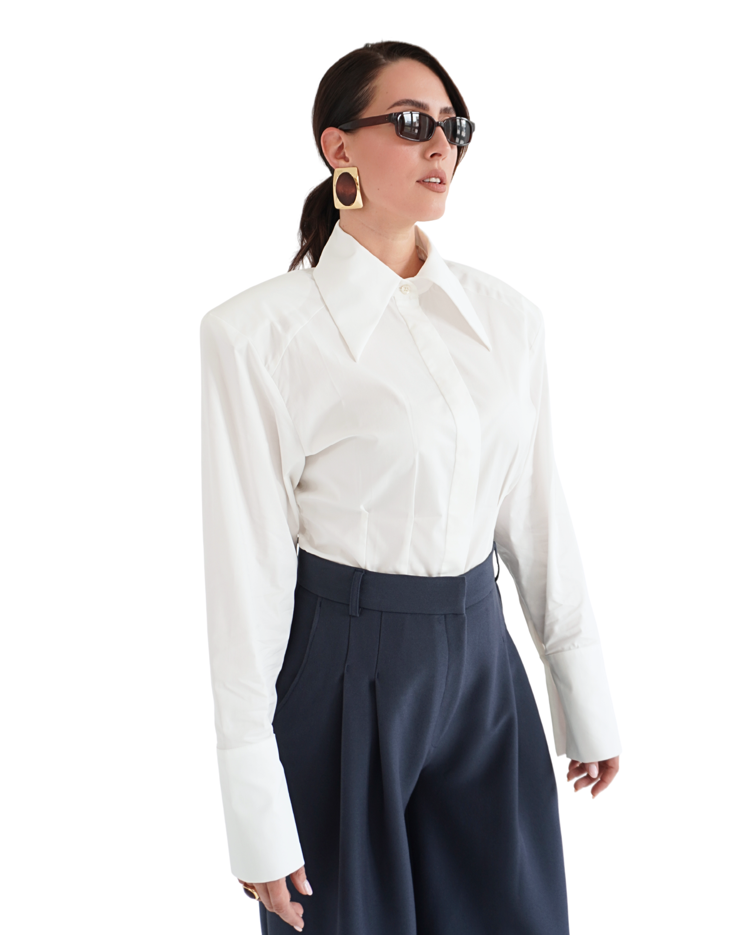 White structured shirt Athéna with defined waist and statement collar creating a feminine silhouette THÉFI