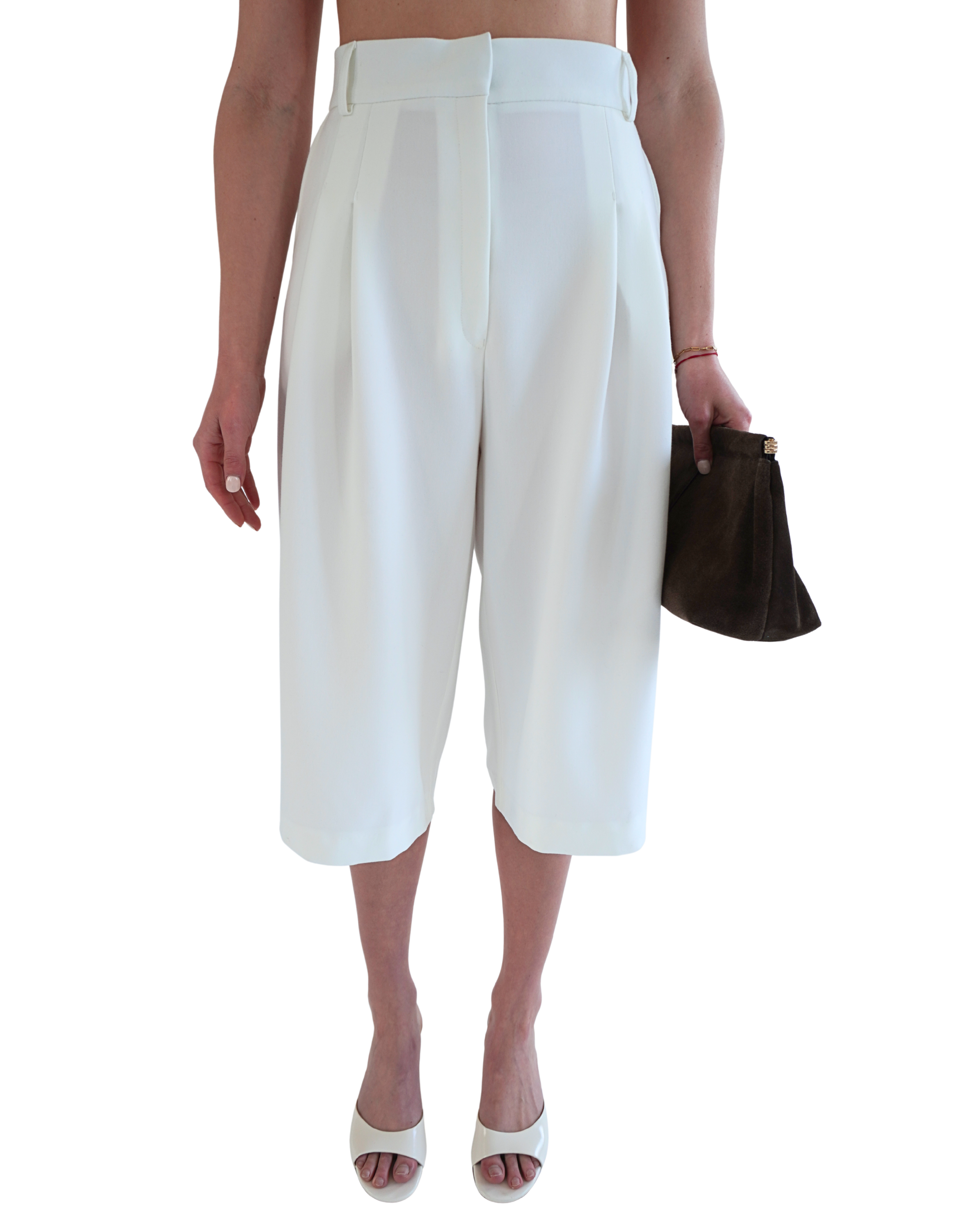 Cream Delia bermuda shorts with high waist and tailored fit creating a soft elegant elongated silhouette THÉFI