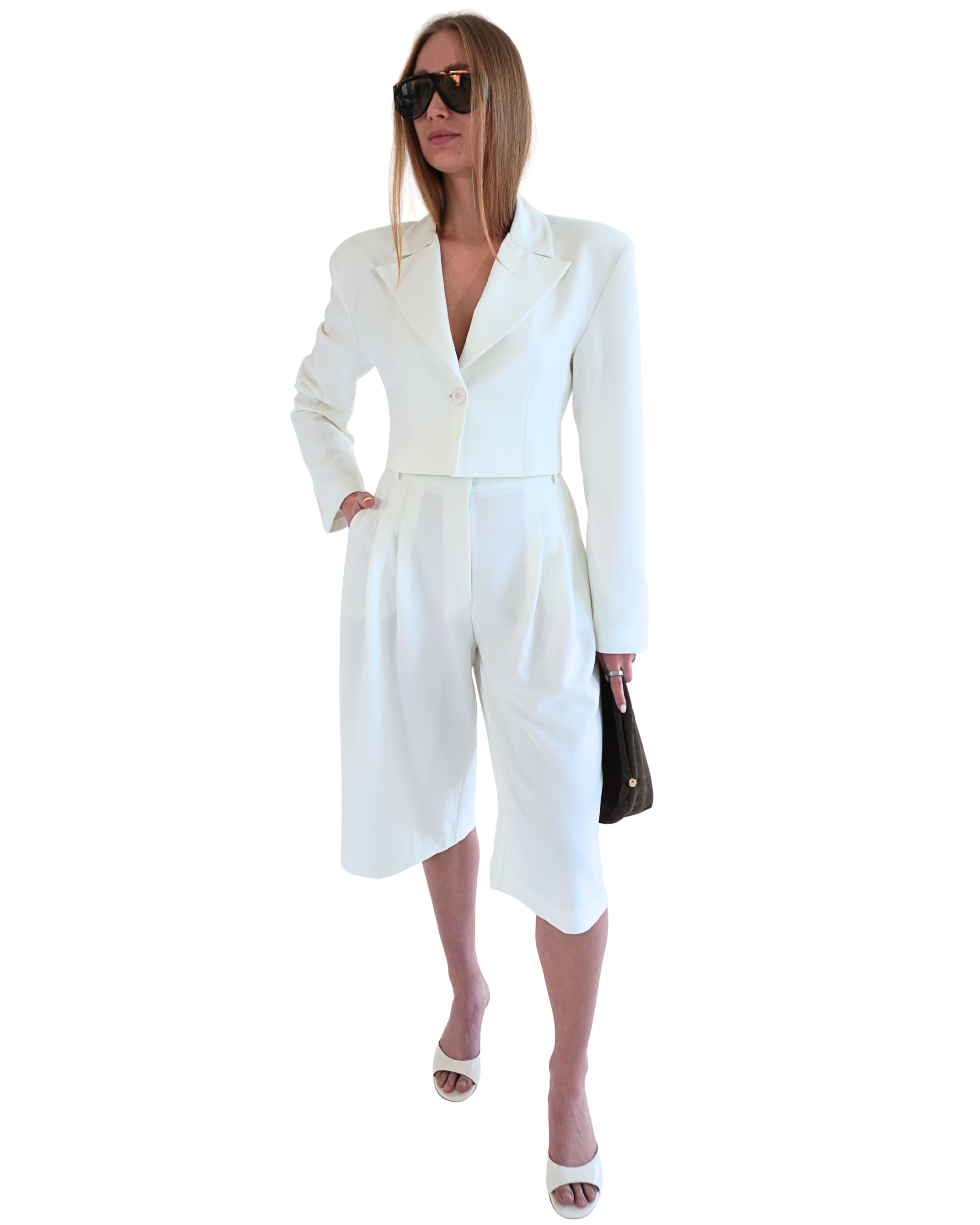 Cream Delia bermuda shorts styled in an elegant outfit creating a soft feminine silhouette THÉFI