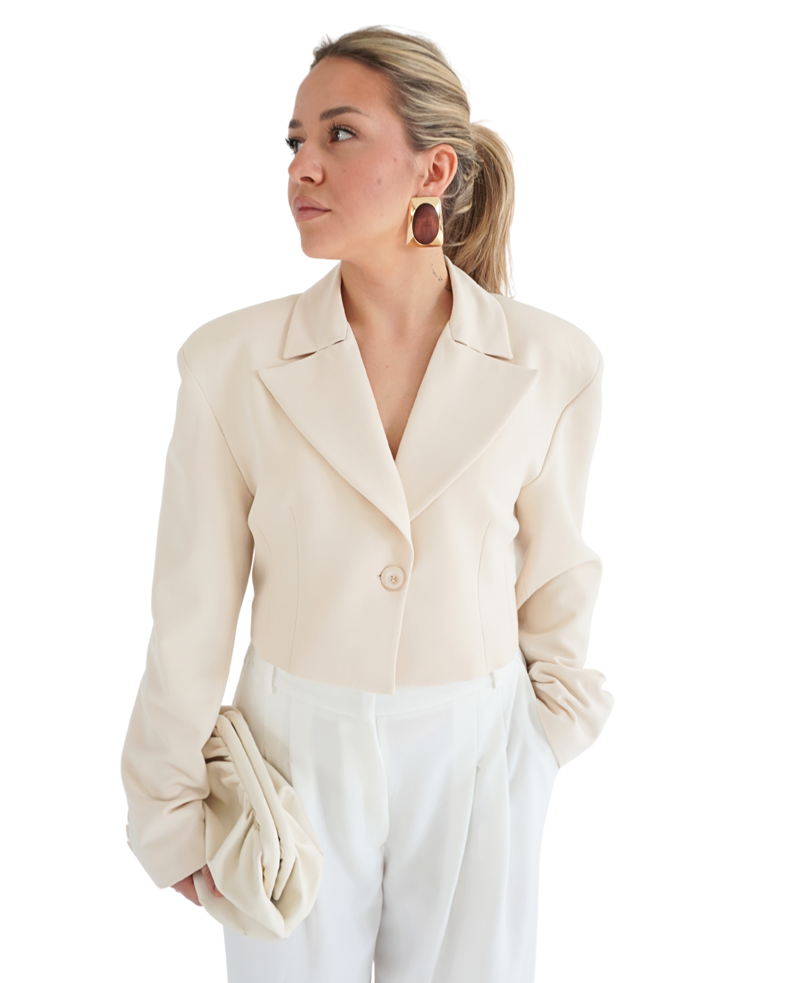 Beige apricot crop blazer THÉFI side view highlighting silhouette and structure