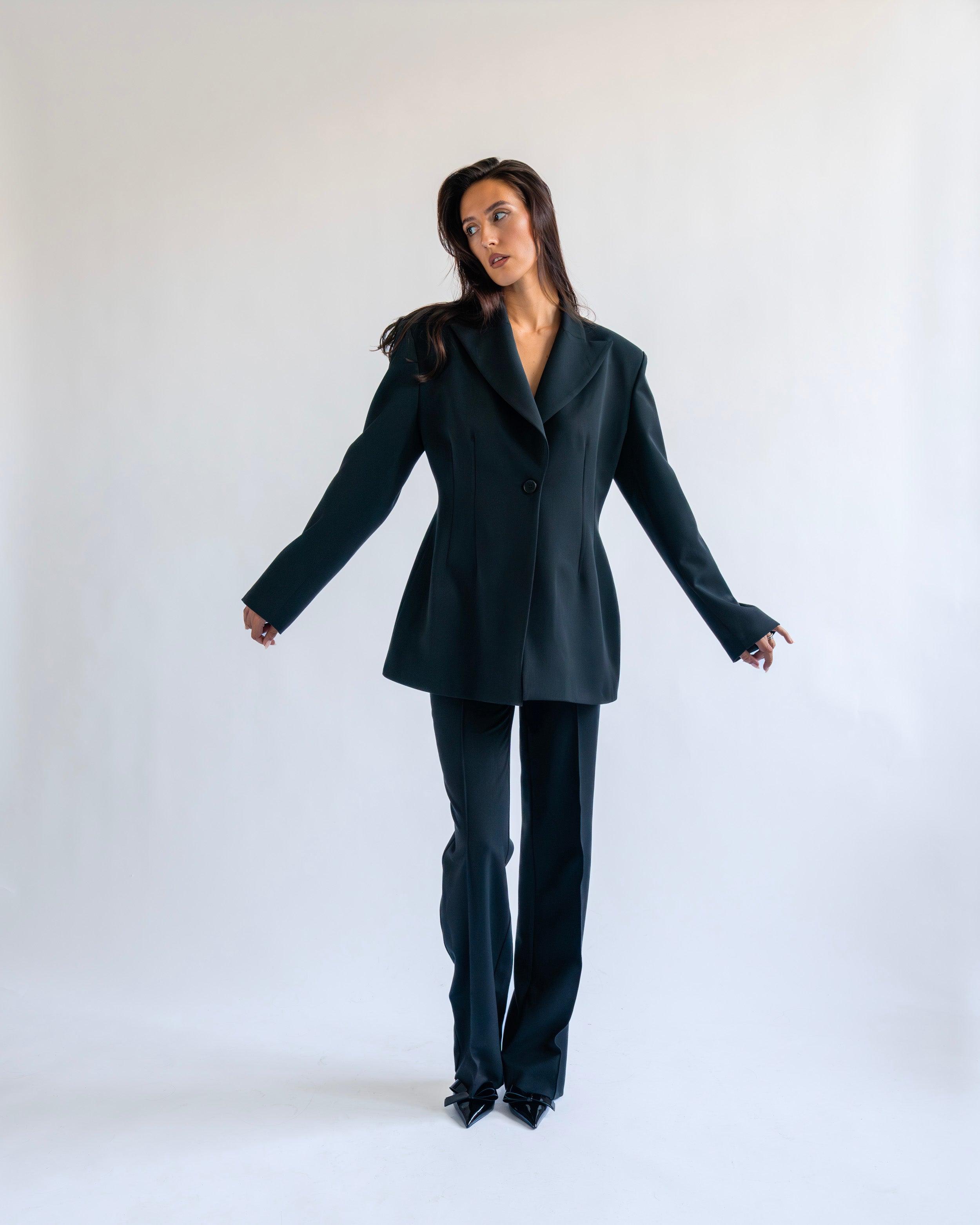 BLACK SIGNATURE HOURGLASS BLAZER