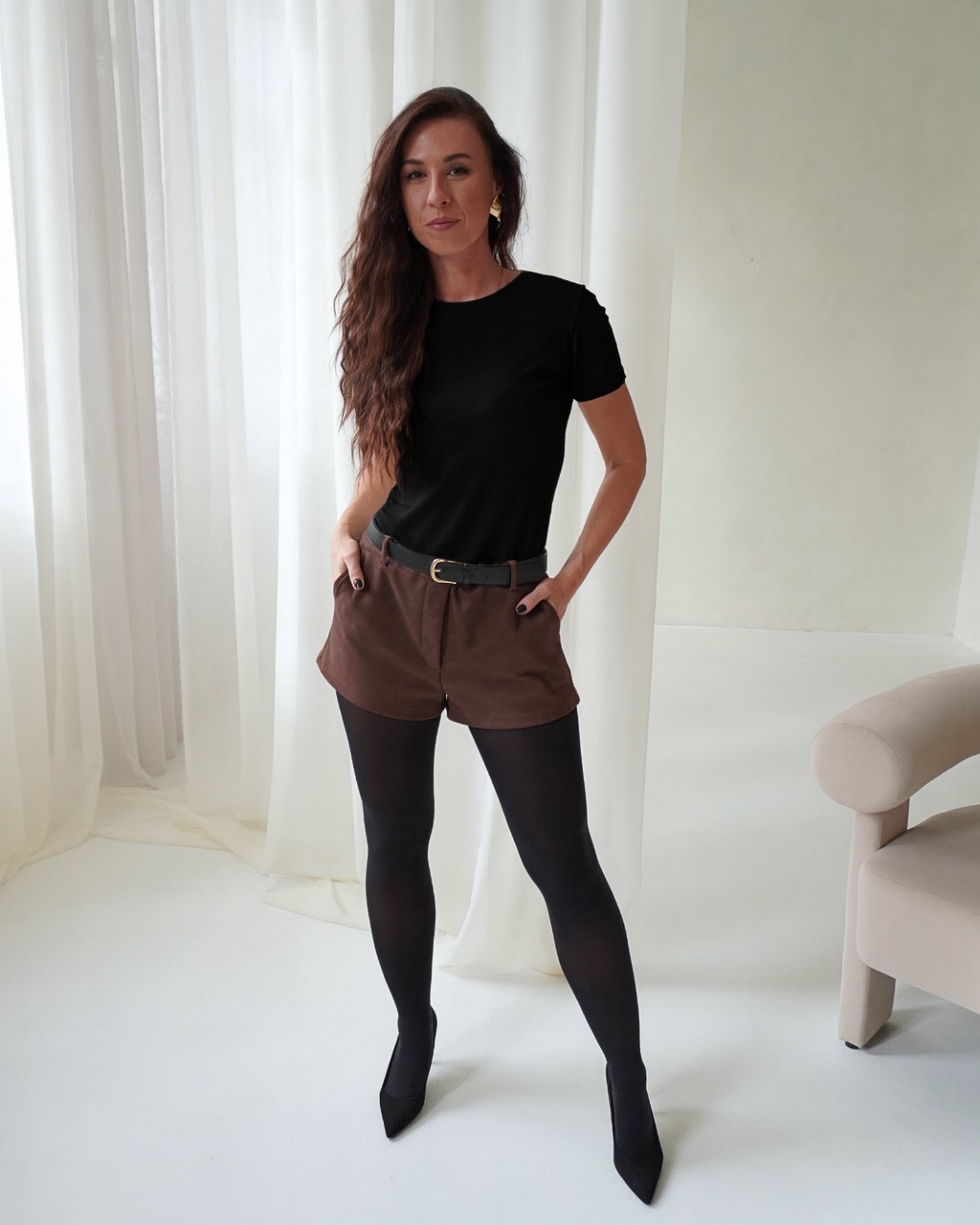 Model wearing THÉFI Essential fitted short-sleeve tee shaping the waist.