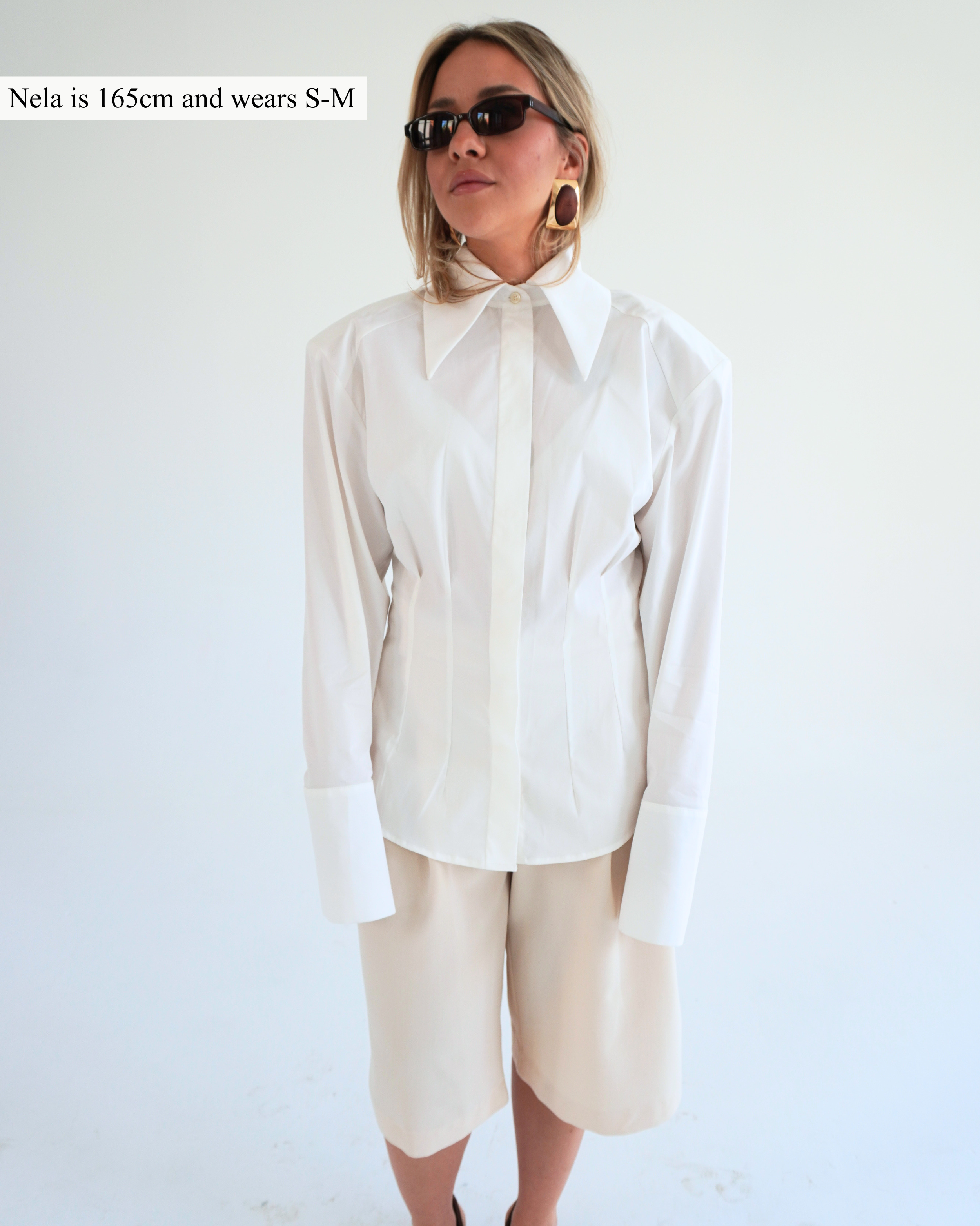 Cream Delia bermuda shorts styled with Athena shirt creating a clean and elegant summer outfit THÉFI