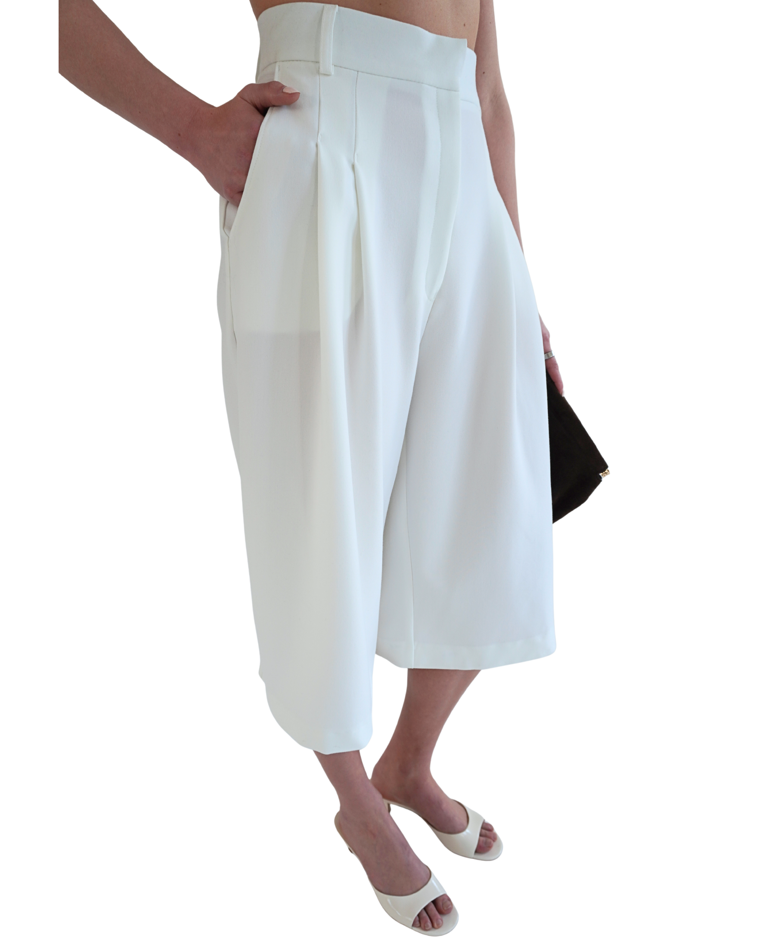 Side view of cream Delia bermuda shorts showing structured fit and flattering leg line THÉFI