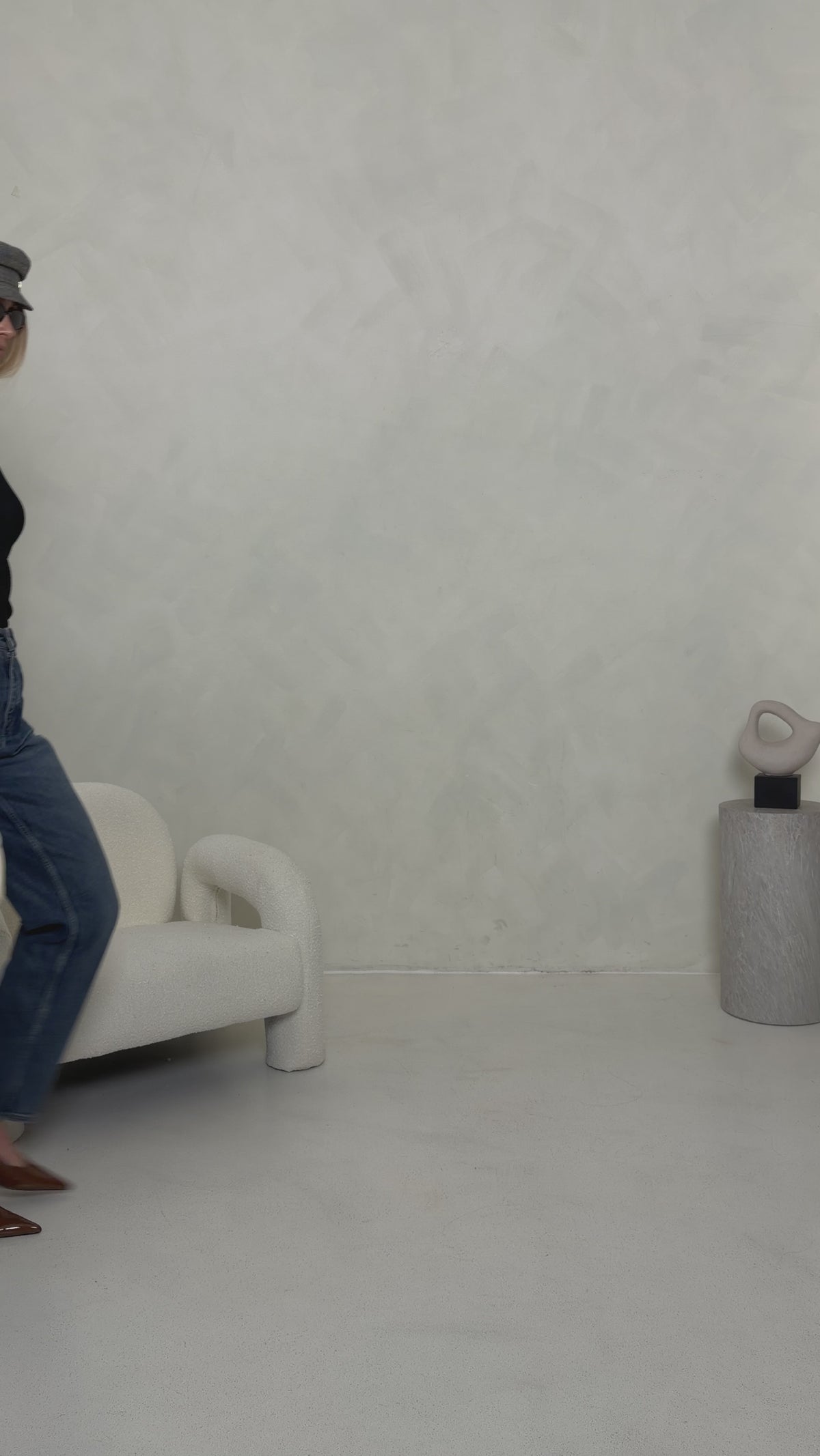 Video showcasing the black SELENE Turtleneck by THÉFI, highlighting its fitted silhouette, high stand collar and versatile everyday styling.