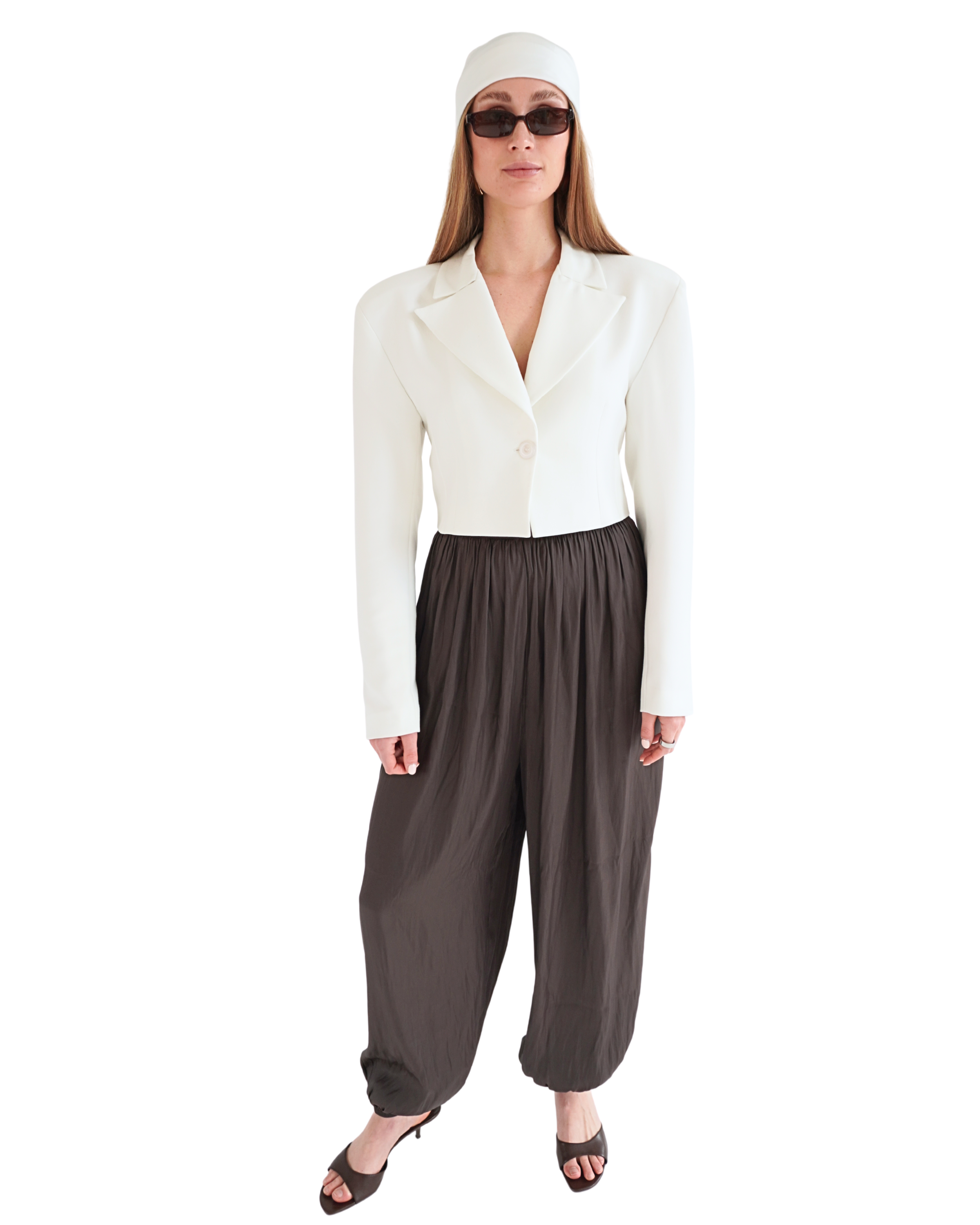 Cream crop blazer THÉFI styled with dark trousers for a contrast tailored look